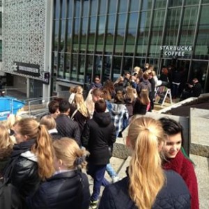 The line for Starbucks when it opened three weeks ago (from the Stavanger Aftenblad newspaper)