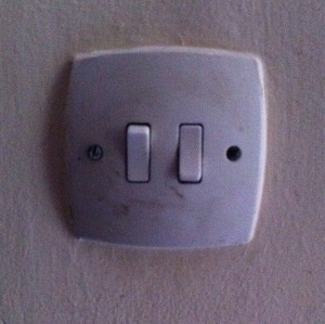 Both switches are OFF, but it looks like one is off and one is on!