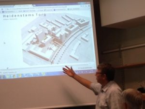 The E-shaped building just beyond Han's hand is Johannelund.